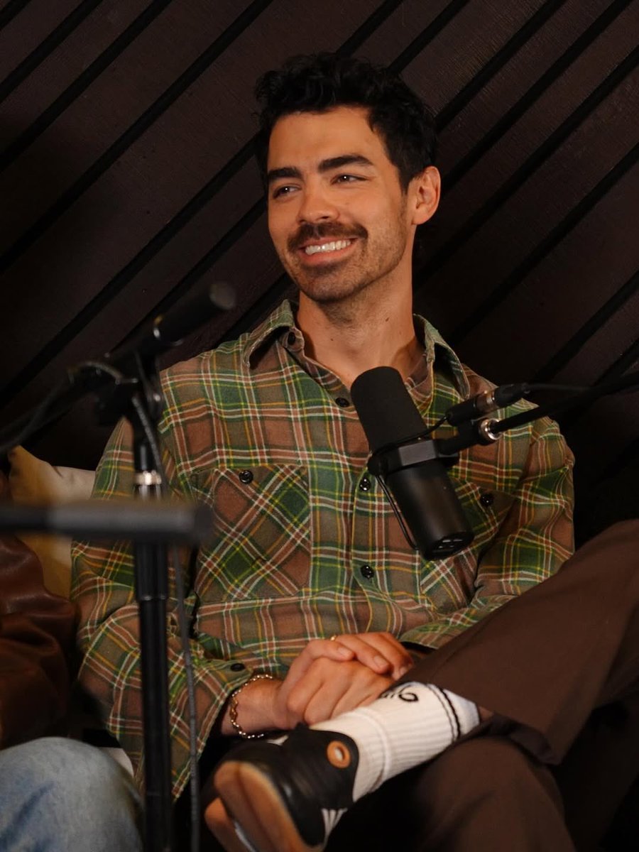 joejonasarchive's tweet photo. this smile is scientifically proven to heal and increase serotonin levels. https://t.co/HNdMuBXnsD