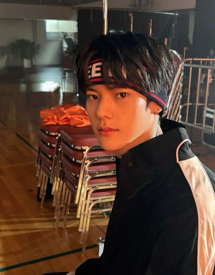 op asked arno since he used to be a sm trainee and if theres a smtr member hes close with and arno said nicholas😭😭