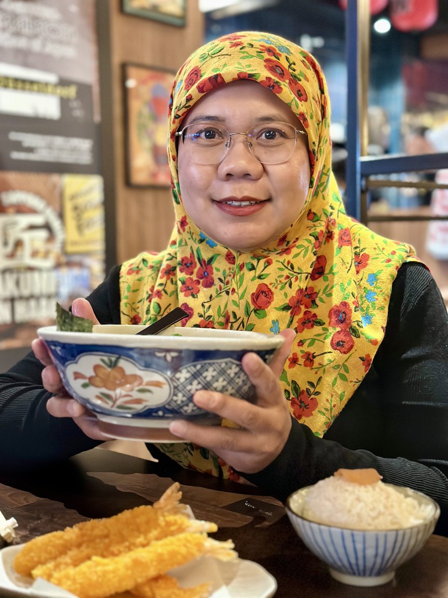 Denald's tweet image. Merayakan 11 tahun tinggal di Belanda dengan makan ramen sekeluarga #Rhyme

Dan perayaan turun berat badan 10kg 😄
Selesai kasih ASI, 3.5 bulan lalu mulai menata pola makan, menambah variasi olahraga, dan lebih fokus ke diri sendiri.

Semoga konsisten hidup sehat &amp;amp; damai sentosa.