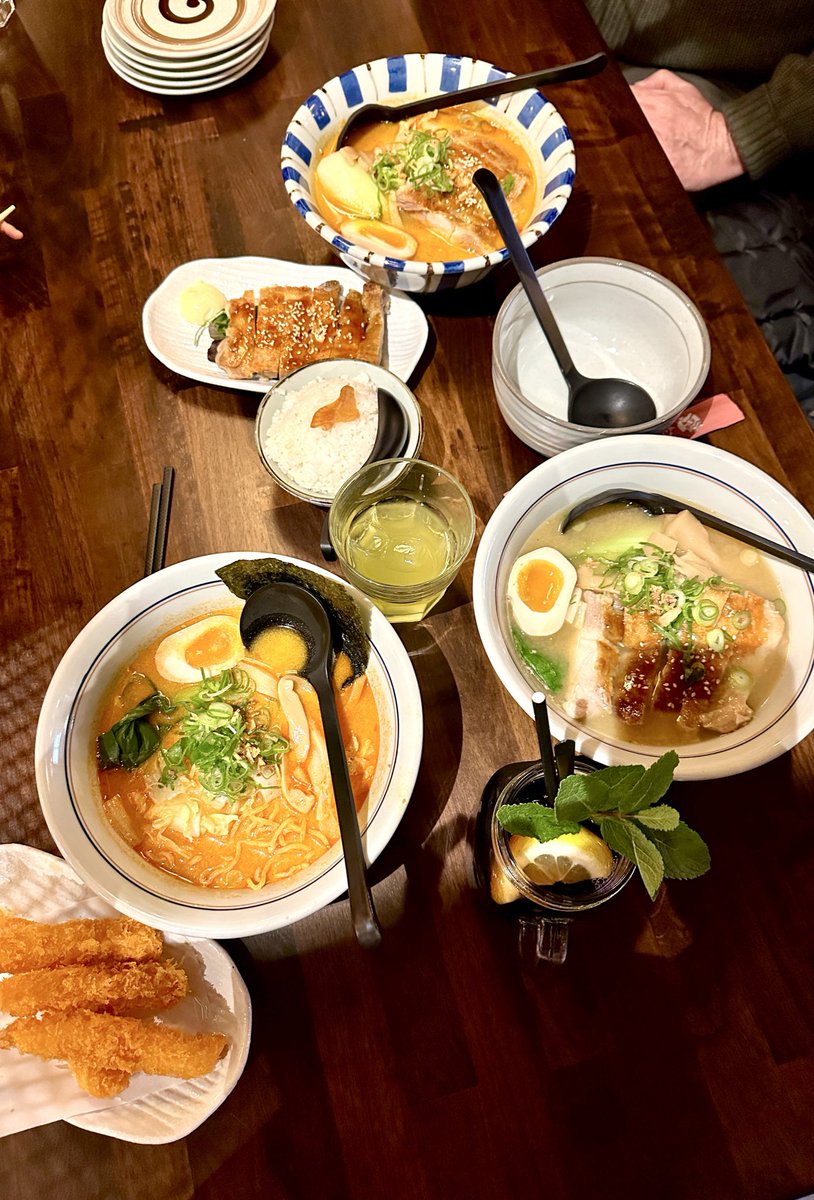 Denald's tweet image. Merayakan 11 tahun tinggal di Belanda dengan makan ramen sekeluarga #Rhyme

Dan perayaan turun berat badan 10kg 😄
Selesai kasih ASI, 3.5 bulan lalu mulai menata pola makan, menambah variasi olahraga, dan lebih fokus ke diri sendiri.

Semoga konsisten hidup sehat &amp;amp; damai sentosa.