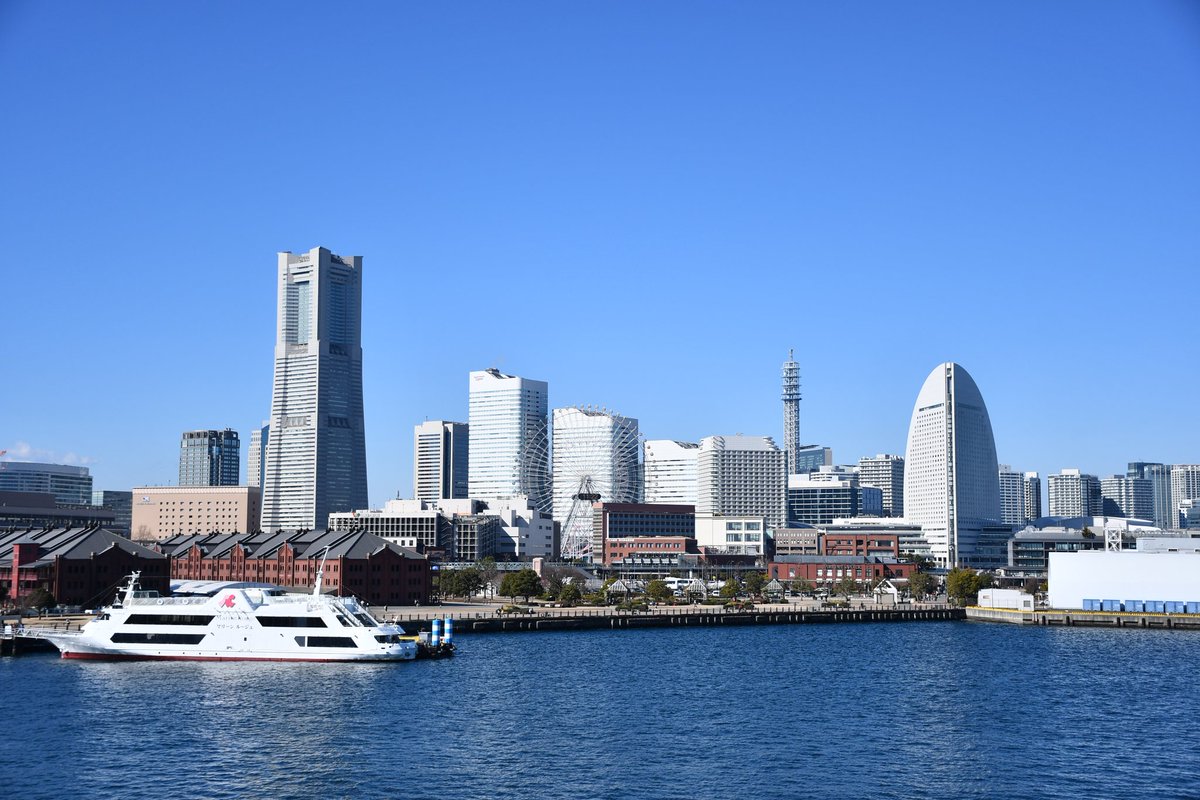 名探偵プリキュア！１話　聖地巡礼③

OPに出てくる港湾
・赤レンガ倉庫（中区新港１丁目１－１）
・ランドマークタワー（西区みなとみらい２丁目２－１）
・他 新港埠頭全体

大さん橋（中区海岸通り１丁目１）から西を望む画角