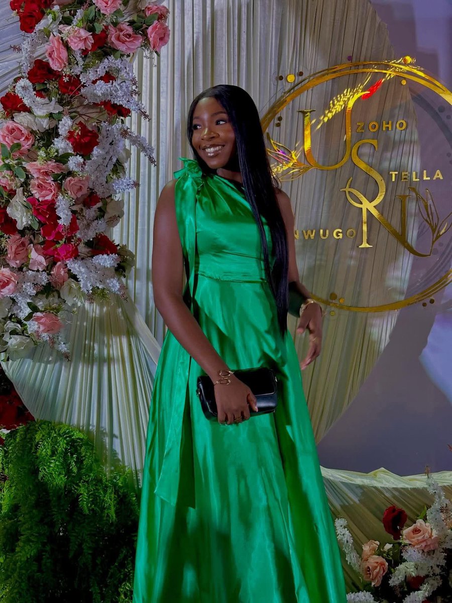 talk2veee's tweet image. Someone said this &amp;amp; I can’t disagree. Two snake??👇🏼👇🏼

This lady is unfortunately deceased.
I watched the video circulating and I'm of the opinion that something fishy happened.

My reasons?

1.The house isn't close to any forest (it's in an urban setting/settlement).
2. The…