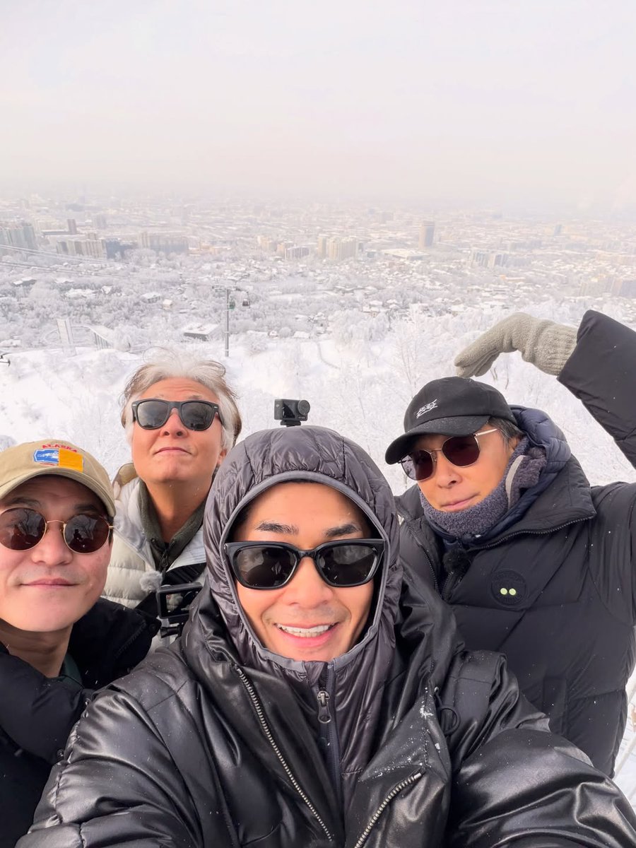 #김성균 아재들 셀카 야무지게 찍으셨구만ㅋㅋㅋ 다들 귀여우심ㅋㅋ

(3/4)