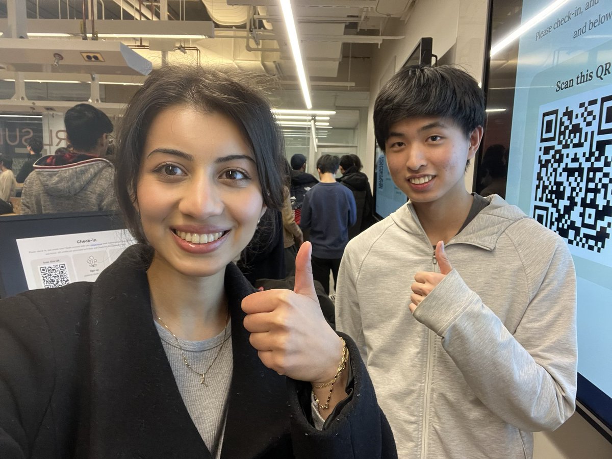 joeylu06's tweet photo. So cool seeing over 100 people at our first Claude Builder Club meeting. Thanks to everyone who came out. Can’t wait for what’s next 🙌 #claudepartner https://t.co/vFsBLKZij8