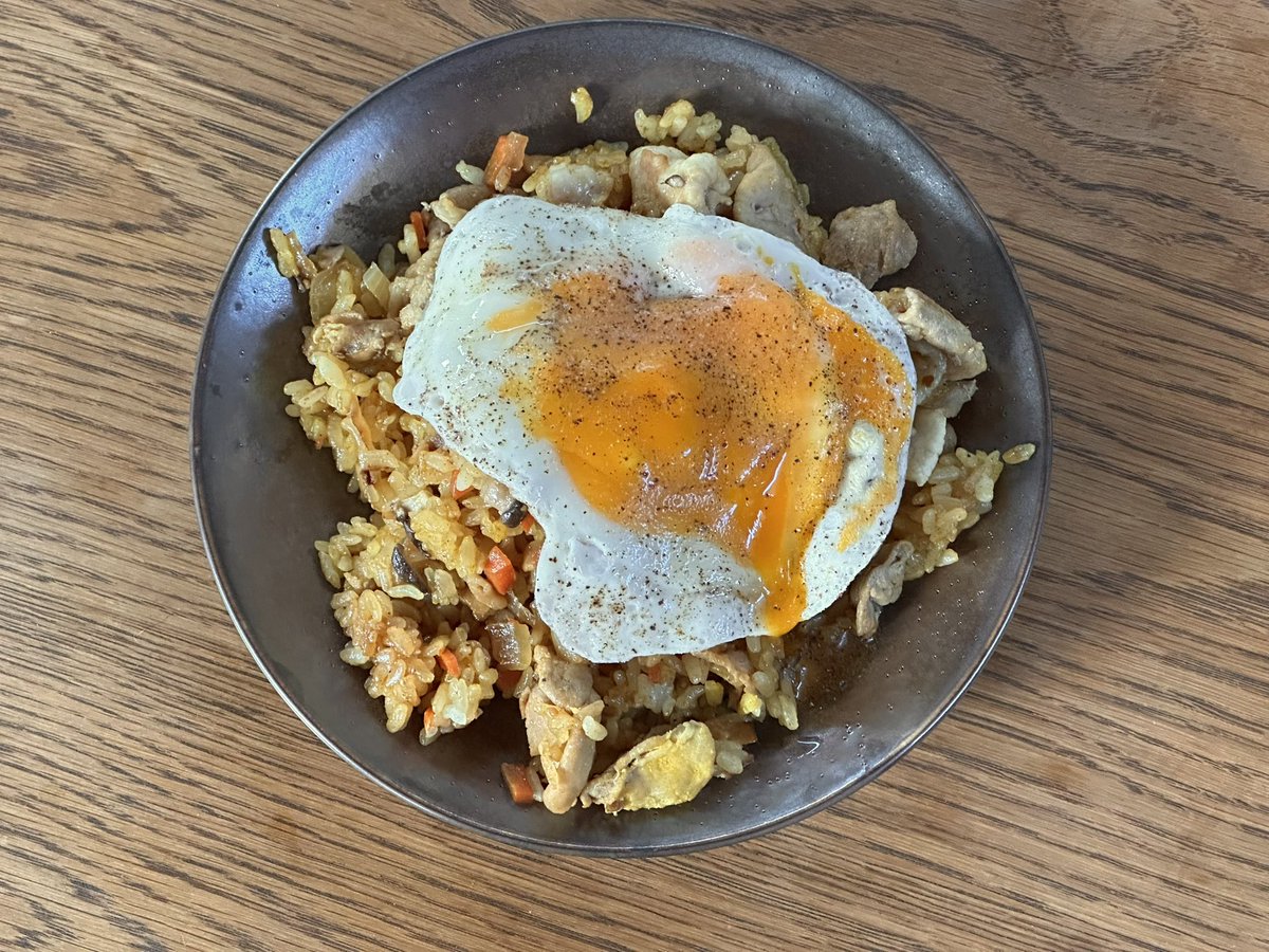 ジム終わりでもしっかり食べられる様になった。初日は気持ち悪くて食べられなかった。美味い

#ジムトレーニング #ボクシング
