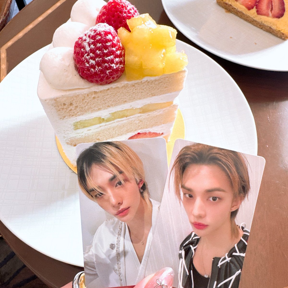 ほらヒョンジンくん あなたのこの2枚のトレカをお迎えするのに購入した