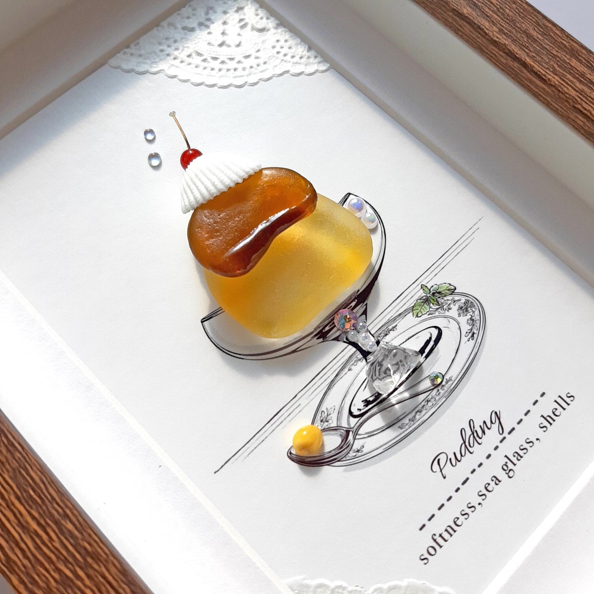 シーグラスで仕立てた新作 
「くらげ🪼」「プリン🍮」完成しました。
Creema・minne にてご覧いただけます。