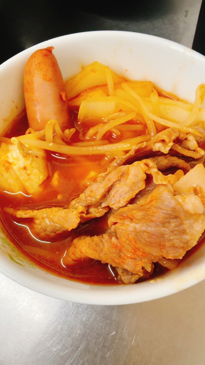 toyotastage7's tweet photo. 毎日寒い日が続きますね🥲

そこで暖かい店内で熱々のキムチ鍋はいかかでしょうか？🍲

本日のランチサービスは
【キムチ鍋🫕】です

なくなり次第終了になりますので早めのご来店お待ちしてます☆ https://t.co/MZkArSJRCa