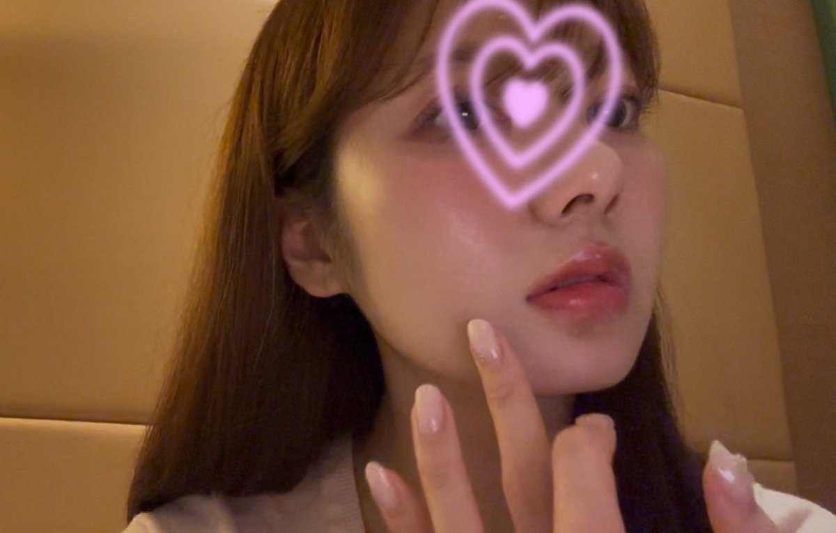 mokapiii0306's tweet image. 비행가면 틴트를 엄청 많이 물어보는데
직전비행도 세명이나 물어본 내 틴트 
에뛰드 깜고로즈젤리 / 퓌 바닐라 70%🩷
정말 강추입니다🩷 몇년째 두개만쓰는데 손님들 선후배동기들 매번 물어봄 
새부리입술을 정말 예쁘게 만들어줘요//// 
진짜 자신있게 추천드립니다 &amp;gt;.&amp;lt; ♡