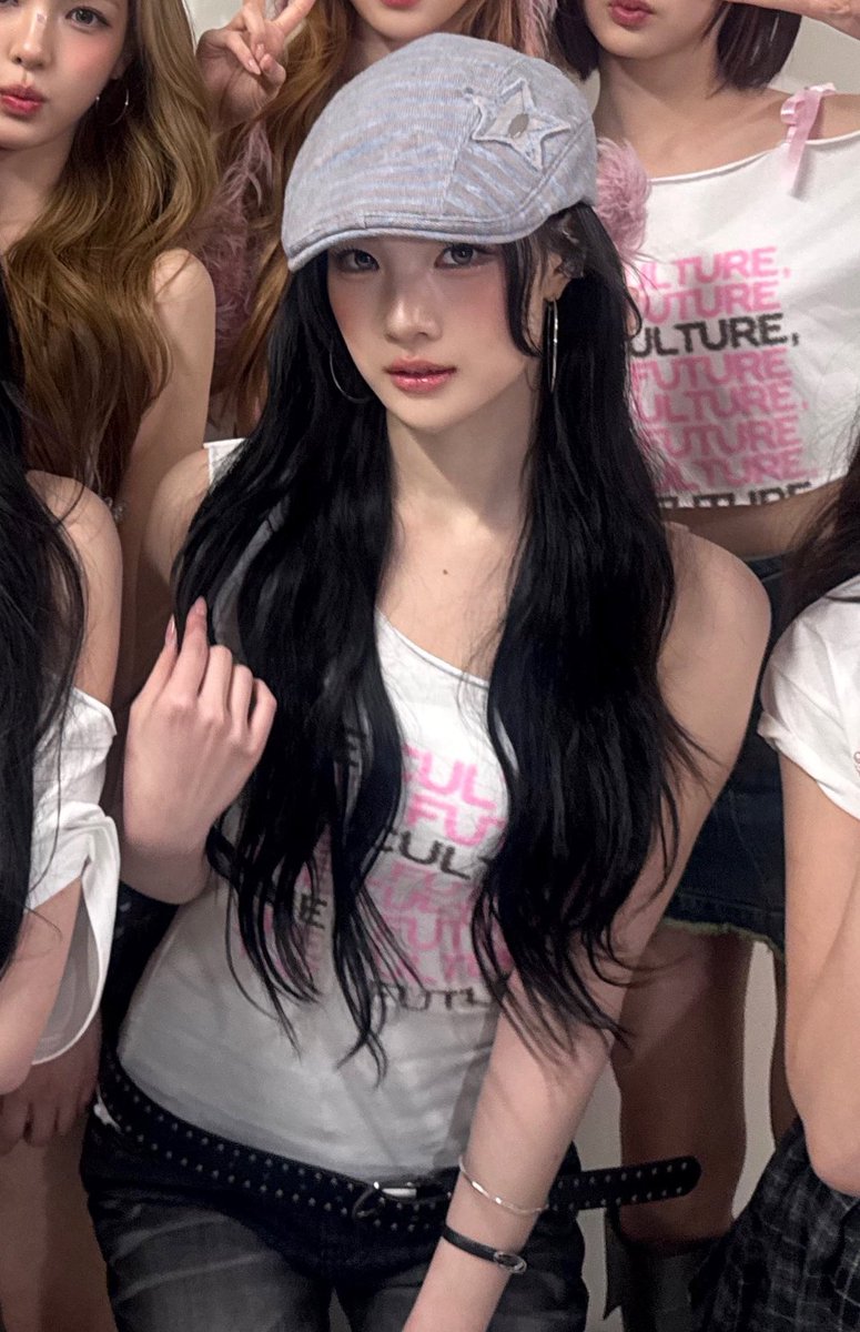 ohgnina's tweet image. นี่จ่ะพอไม่โดนจับแต่งทอมก็จะสวยเริสแบบนี้