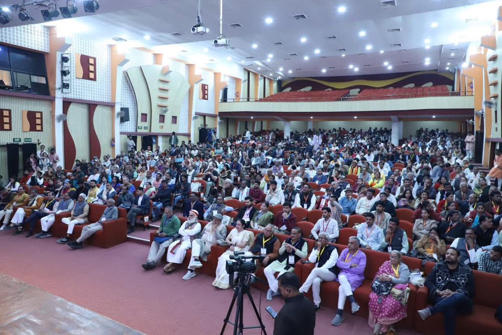 नर्मदा साहित्य मंथन इंदौर .. इंदौर वाले लोकमाता अहिल्याबाई होलकर की विरासत (पूरे भारत की चिंता) बरकरार रखे हुए हैं, कार्यक्रम का नाम ही सब कुछ कह देता है ‘उदय भारत’ 🙏💕
#Indor