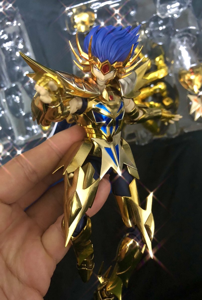 デスマスクさんで遊んでいます🦀

するどい眼差しがたまりません✨