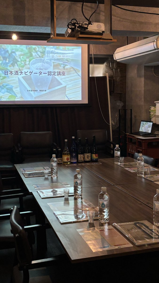 今日は毎月恒例の日本酒ナビゲーター認定講座開催日です。
今月も満席🈵です。
ありがとうございます😊
<a href="/sakesennin_ssi/">酒仙人│唎酒師認定団体SSI運営</a> 
<a href="/sake_st_store/">SAKE Street｜日本酒販売＆角打ち酒場</a>