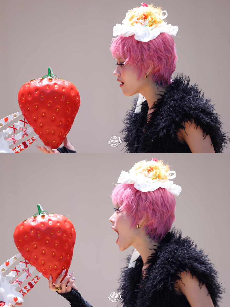 adeeewong's tweet photo. CHISA @ XG 核 fansign 260131
🎂🍰😋
#CHISA #XG #XGALX https://t.co/MQo7TyScmc