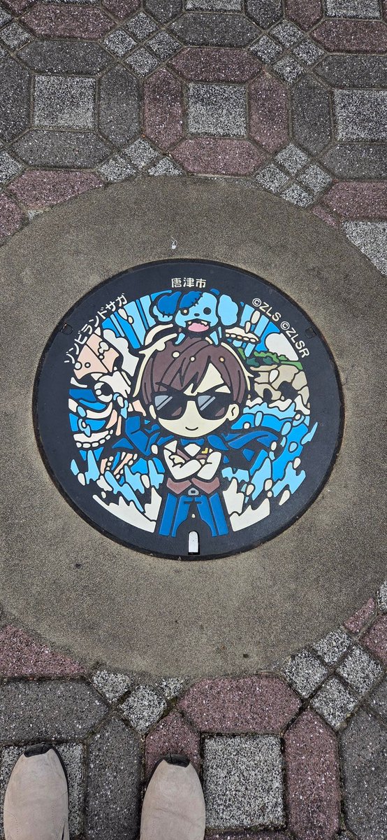 yattyaee's tweet image. 呼子いこいの広場の幸太郎マンホール
綺麗に撮りたいというエゴのために掃除しました
思ったより（汚れ）もっとらんかったな
前後見ても違いわからん…

道具はマンホールに配慮し
ノンアルコールウェットティッシュと固くないブラシを使用しました

#ゾンビランドサガ
#CleanFace