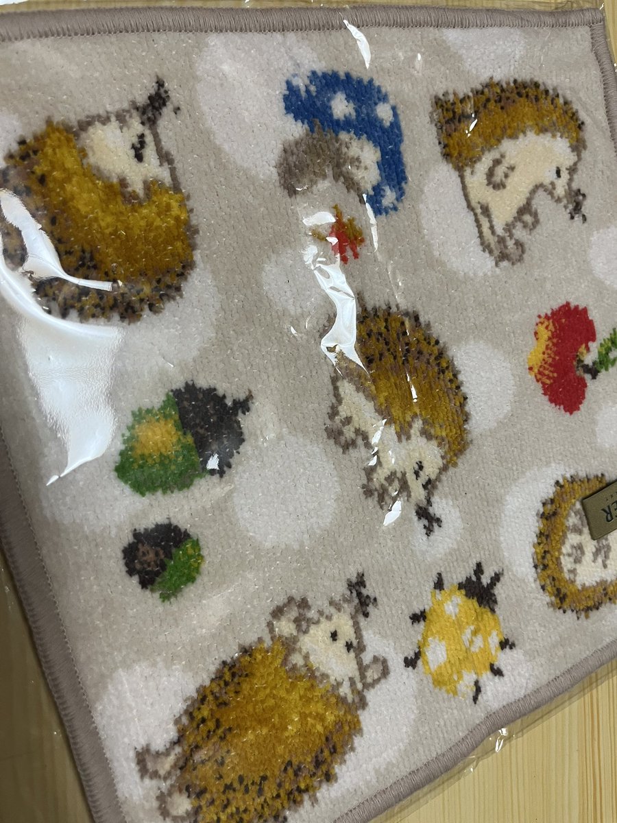 FK89606068's tweet photo. フェイラー日本未入荷のデザインに、ハリネズミが🦔
可愛い🩷
ハンカチはやっぱフェイラーだなあ✨
#feiler_jp https://t.co/wNtAYU8WL3