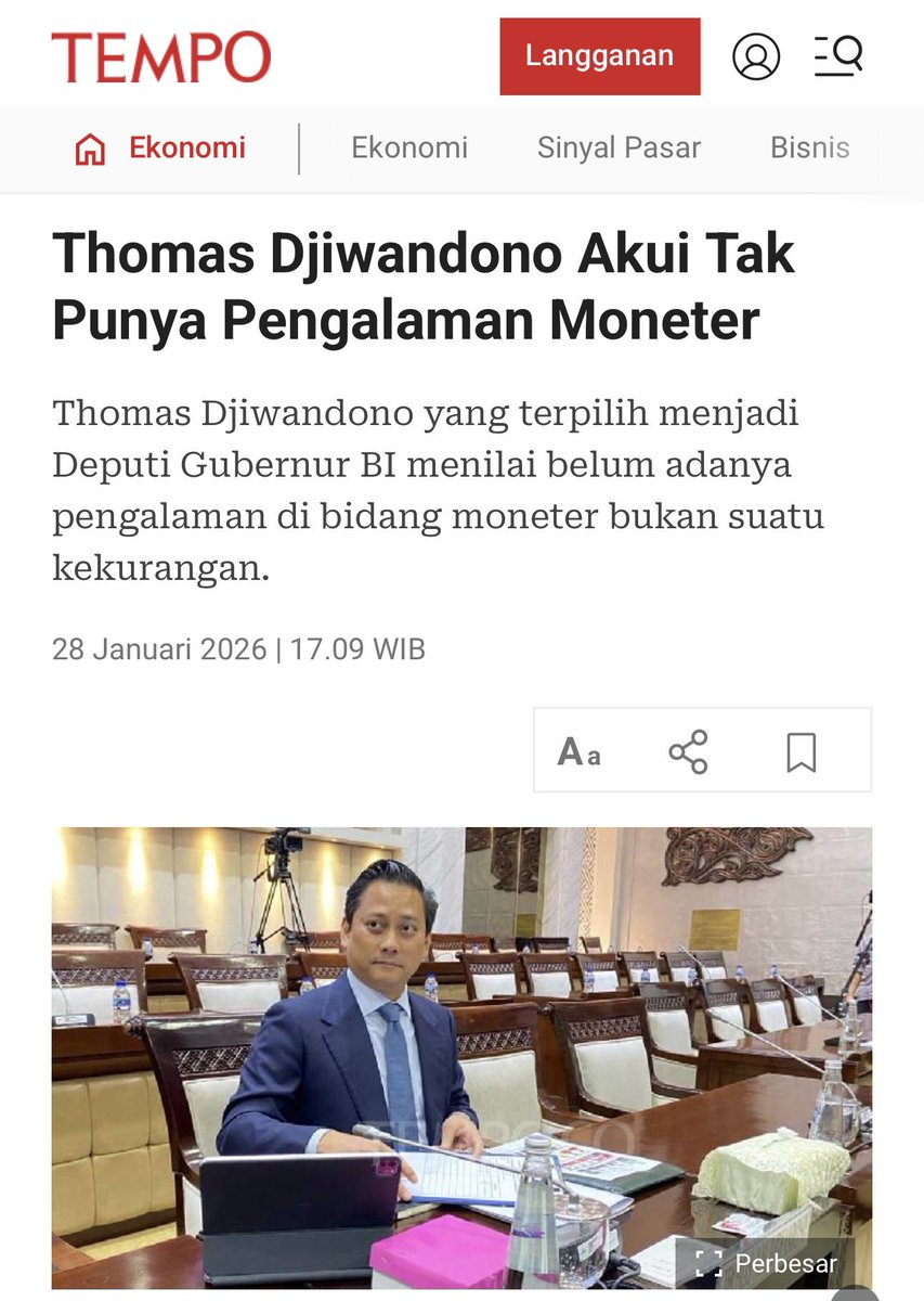 Menjadi perhatian dunia. 

Thomas Djiwandono menjadi satu2nya Deputy Direktur BI  TANPA pengalaman moneter, dan DIAKUI SENDIRI oleh yang bersangkutan seperti yang dikutip Harian Tempo. 

Namun tentunya, dia memiliki pengalaman yang jauh lebih berharga: pengalaman sebagai