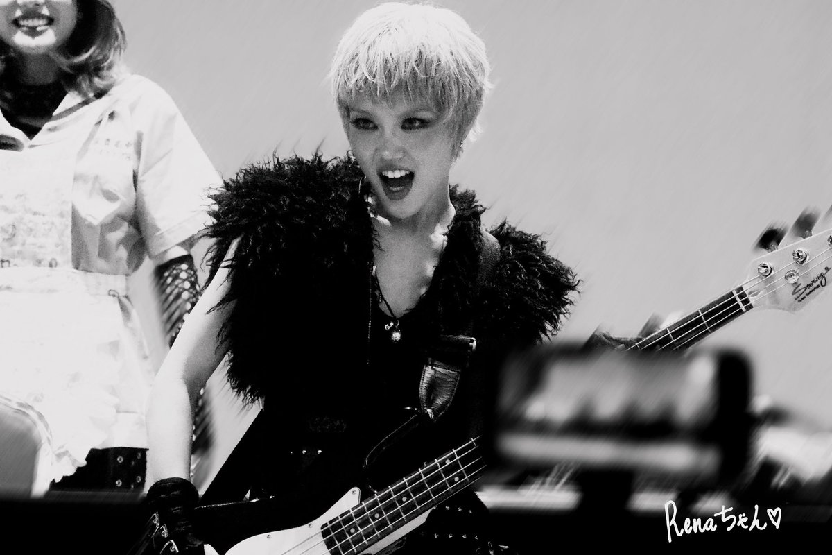 Rena_alphaz617's tweet photo. rock star🎸

#XG 
#CHISA https://t.co/kHpQkAcQmH