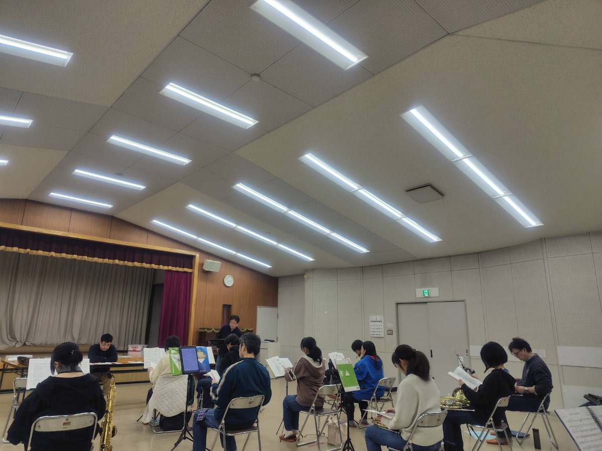 T_Winds_info's tweet photo. 昨日1/31（土）は槻木ウィンズサークルの2026年定期総会が開催され、役員.係の改選、年間の行事予定・演奏曲等が提案、承認されました。
団員募集のチラシをこの機会に新調しました！一緒に活動してくれる団員も全パート大募集しております。槻木ウィンズサークルHPまで→https://t.co/vC8VbiDdkH https://t.co/iY4kZULPPC