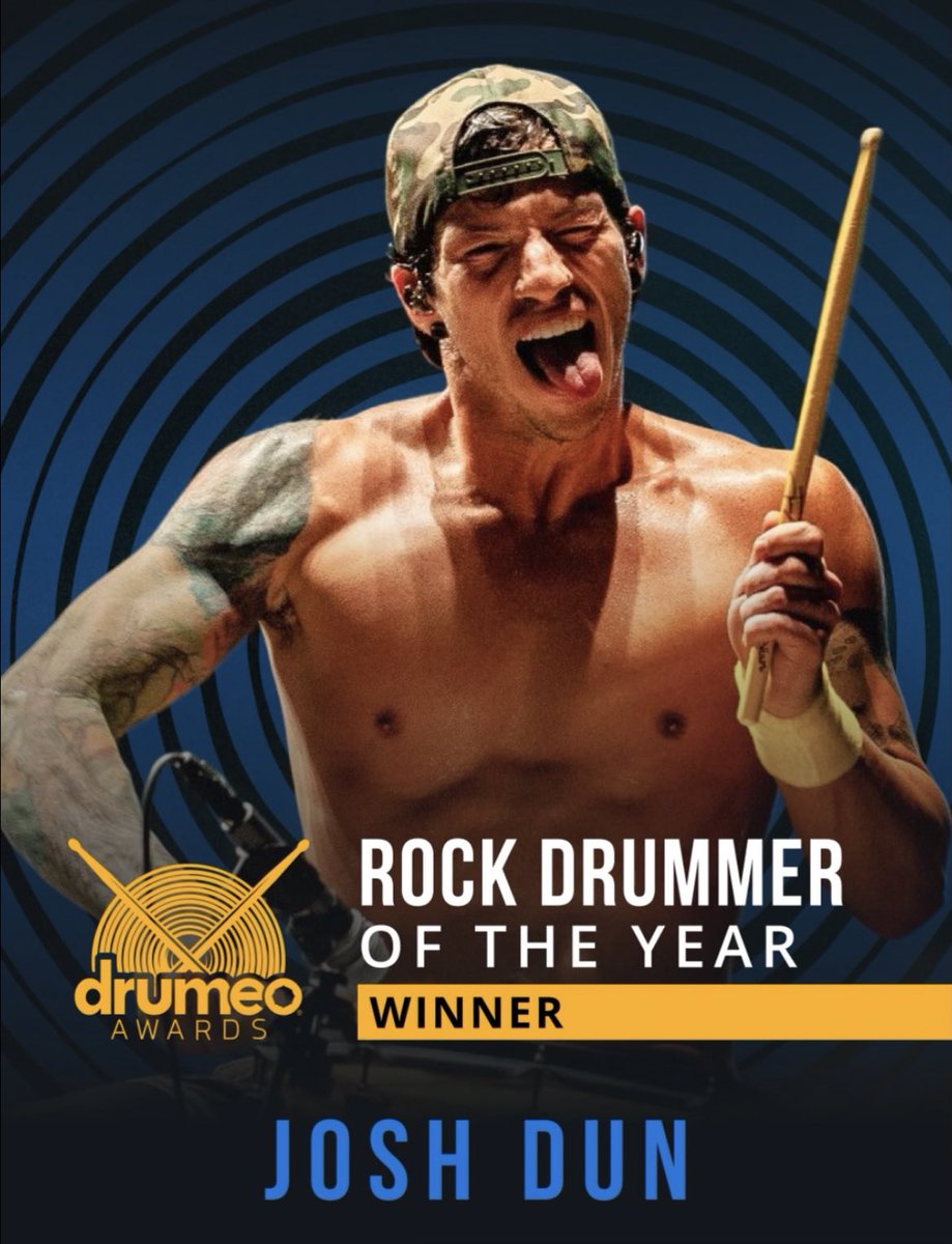 TOPUPDATERS's tweet image. Josh wins Rock Drummer Of The Year award at the Drumeo Awards!
Congratulations, Josh! 🥁🏆