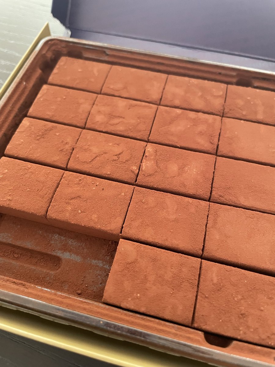 この時期都内でも普通に売っててうれしい〜😊

世界のチョコを全部知ってるわけじゃないけど
個人的には世界一のチョコだと思ってる