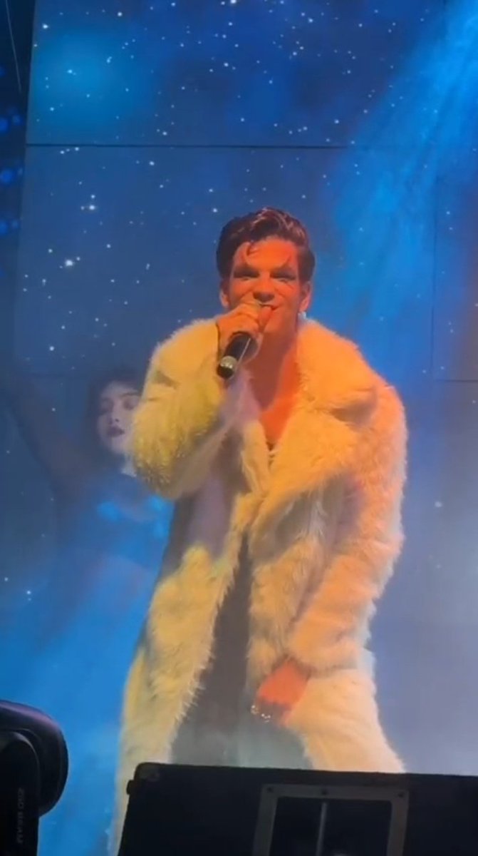 Nelson brillando en el escenario
NELSON EN TRINUM