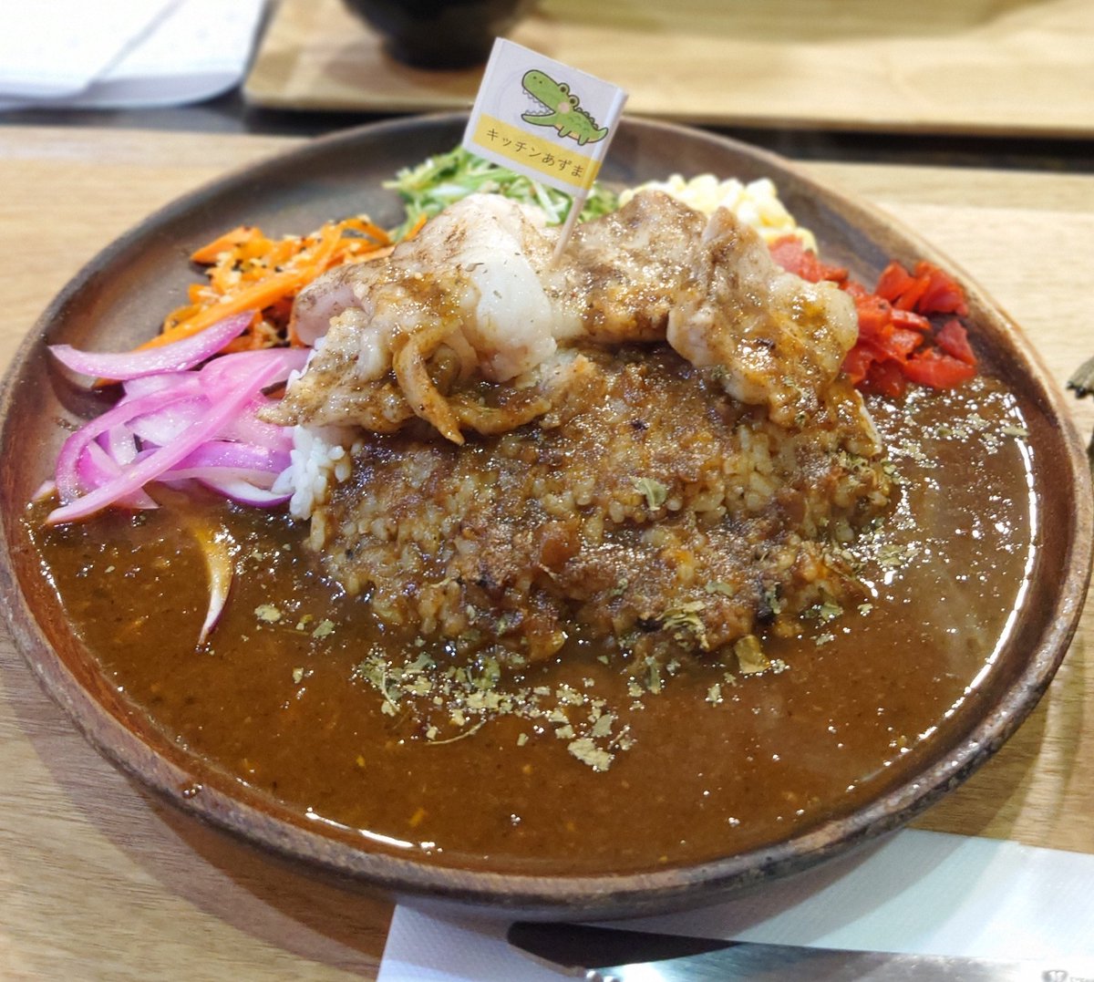 masa_207's tweet photo. キッチンあずま@蓮田

ワニカレー　
唯一無二の食感🐊
たまには違ったお肉食べてみたい人に
オススメ🍛 https://t.co/bEWbWd9TiZ