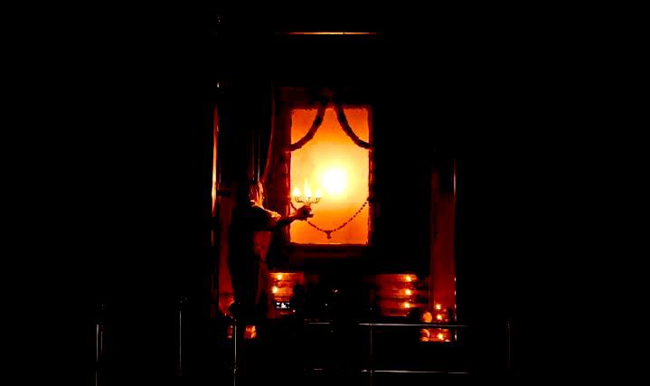 அன்பையே இறை வடிவம் என உலகிற்கு எடுத்துரைத்த, திருவருட்பிரகாச வள்ளலார் பெருமானின் ஜோதிமயமான தினம் இன்று.

ஆன்மீக விழிப்புணர்வின் மூலமே சமூகத்தில் வேரூன்றிய தீமைகளை அகற்ற முடியும் என்றும், இறை வழிகாட்டுதலால் மட்டுமே ஜாதி வேறுபாடற்ற சமத்துவமான சமுதாயம் உருவாகும் என்றும்