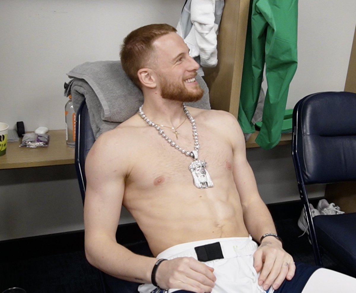 Birthday boy, Donte DiVincenzo...

Asked Naz Reid what he got Donte for his birthday

"Got him a nice little chain, Kirk Cousins style."