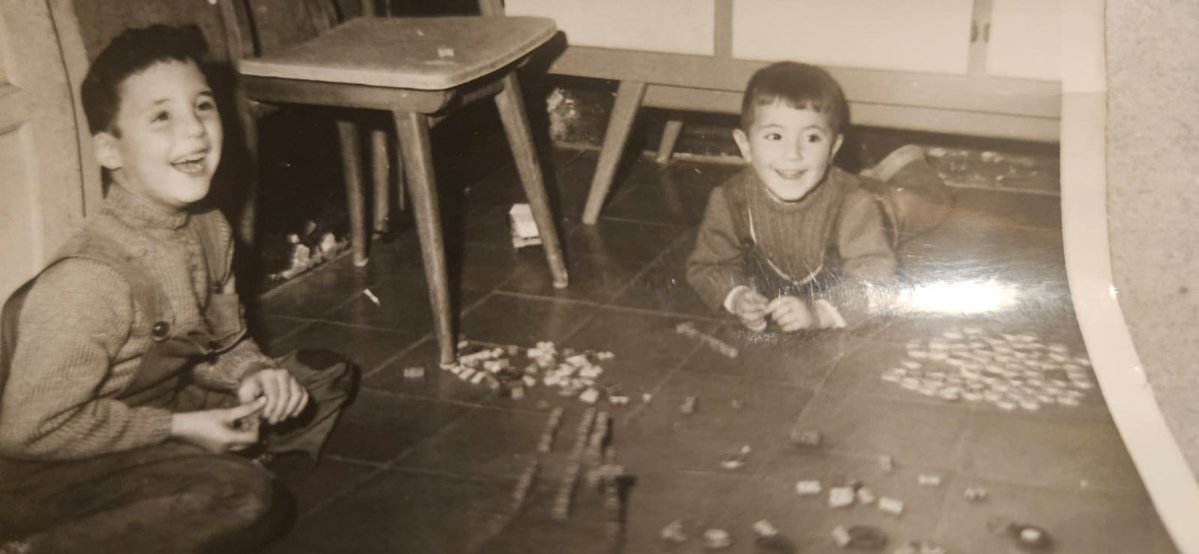 Hoy mi hermano Carlitos debería haber cumplido años. Pero no pudo ser. Lo mató la ruta 34. Sí, fue un choque. Pero si la ruta hubera sido autovía, si hubiera habido al menos una mano más, si hubiera habido al menos banquina, hoy yo estaba de cumpleaños y no en el cementerio.