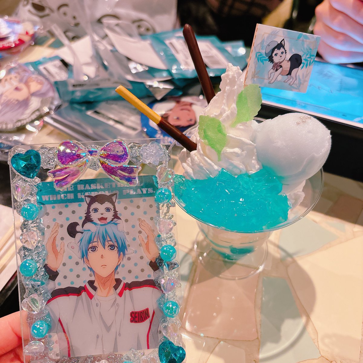 昨日の開封しまくるオタクと、原稿がんばるオタクと
くろこっちパフェ🍨笑