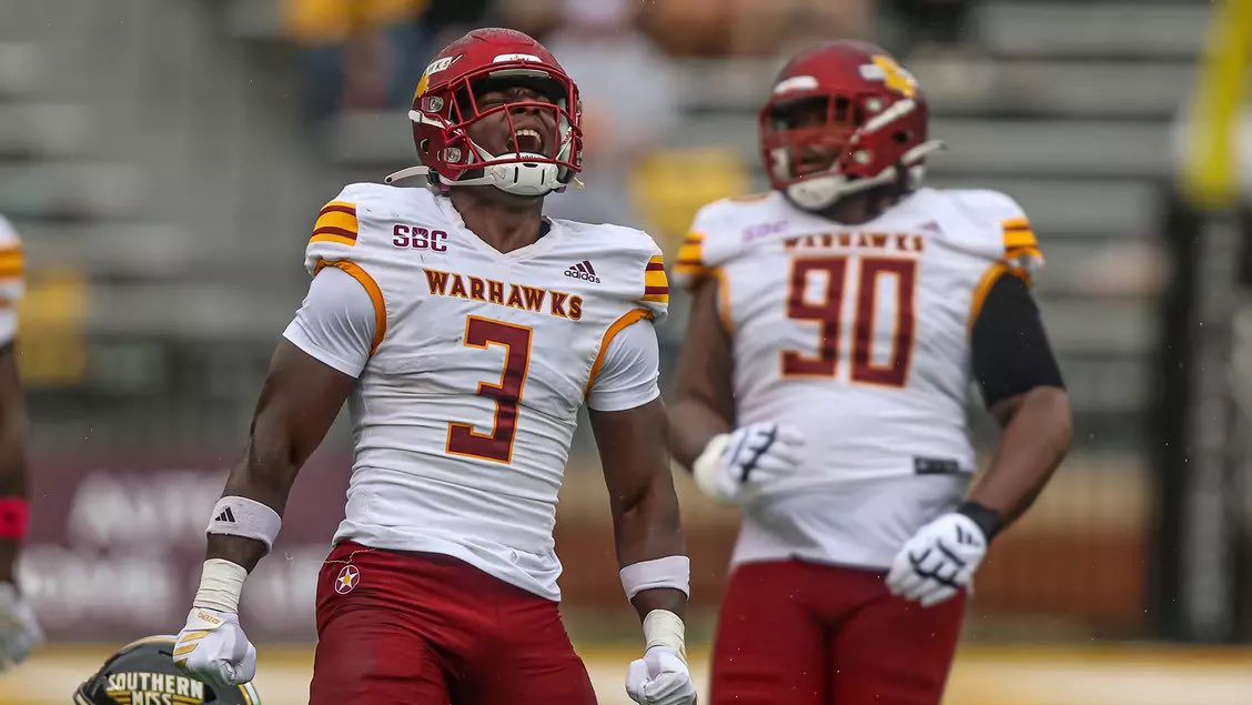Daniel_Dakin's tweet photo. Blessed to receive an offer from the University of Louisiana Monroe! 💛🦅
Thankful for the opportunity. #AGTG #ULM #Warhawks @ULM_FB 

@AllenTrieu @FCRecruits @247Sports @TomLoy247 @ChadSimmons_ @BrandonW1n @PrepRedzoneIL https://t.co/gNsSFyJvpI
