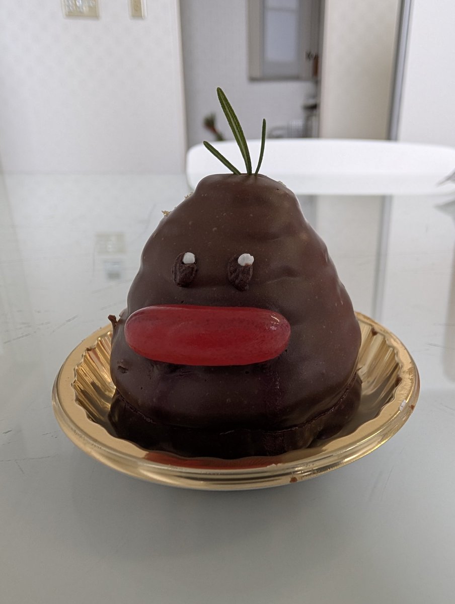 aizutaroan's tweet photo. 生クリームの絞りを変えてみたら
あるものに見える気がするのは
私だけでしょうか？ https://t.co/H5dwp8CzdL