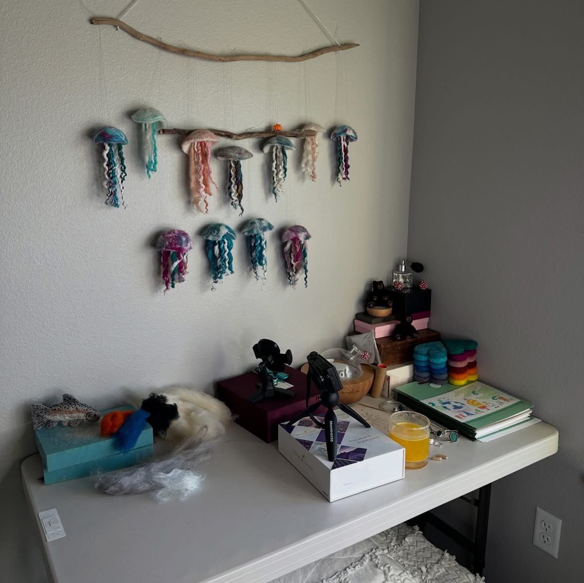 SnowflakeForest's tweet photo. In the Felting Studio. Teaching, Inspiring, Creating Fiber Artists &amp; more Wellness.
Leading with Resilience, Brilliance, Vibrancy, Mind &amp; Muscle Support.
New videos. Happy Felting🌬️❄️🌲🤍
https://t.co/0l57Ko8oA9
#NeedleFelting #FiberArts #Studio #IcelynOdette #SnowflakeForest https://t.co/FFB4wCkXii