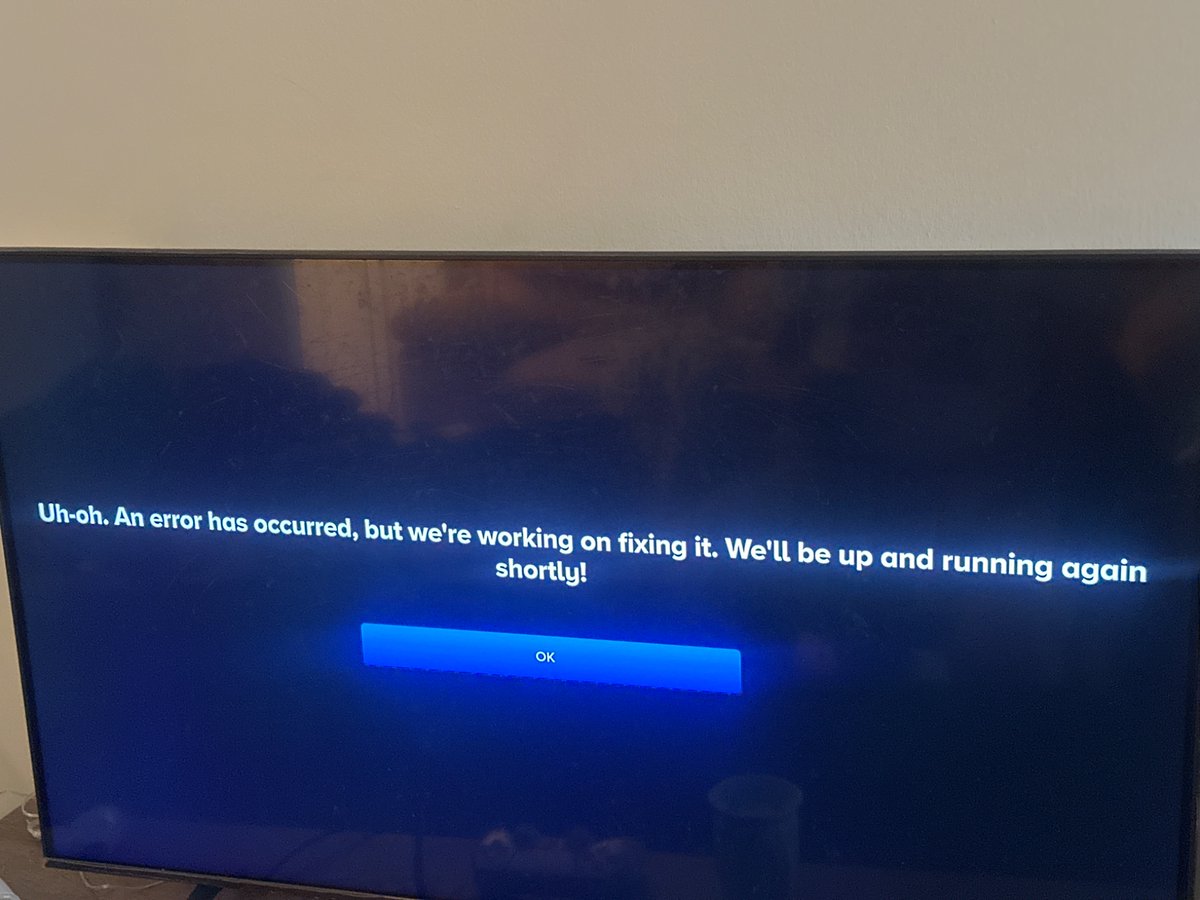 CassieBoo11's tweet photo. @paramountplus Fix the stream please @ufc @danawhite @paramountplus @UFCNews @joerogan https://t.co/uWMmosPvxp