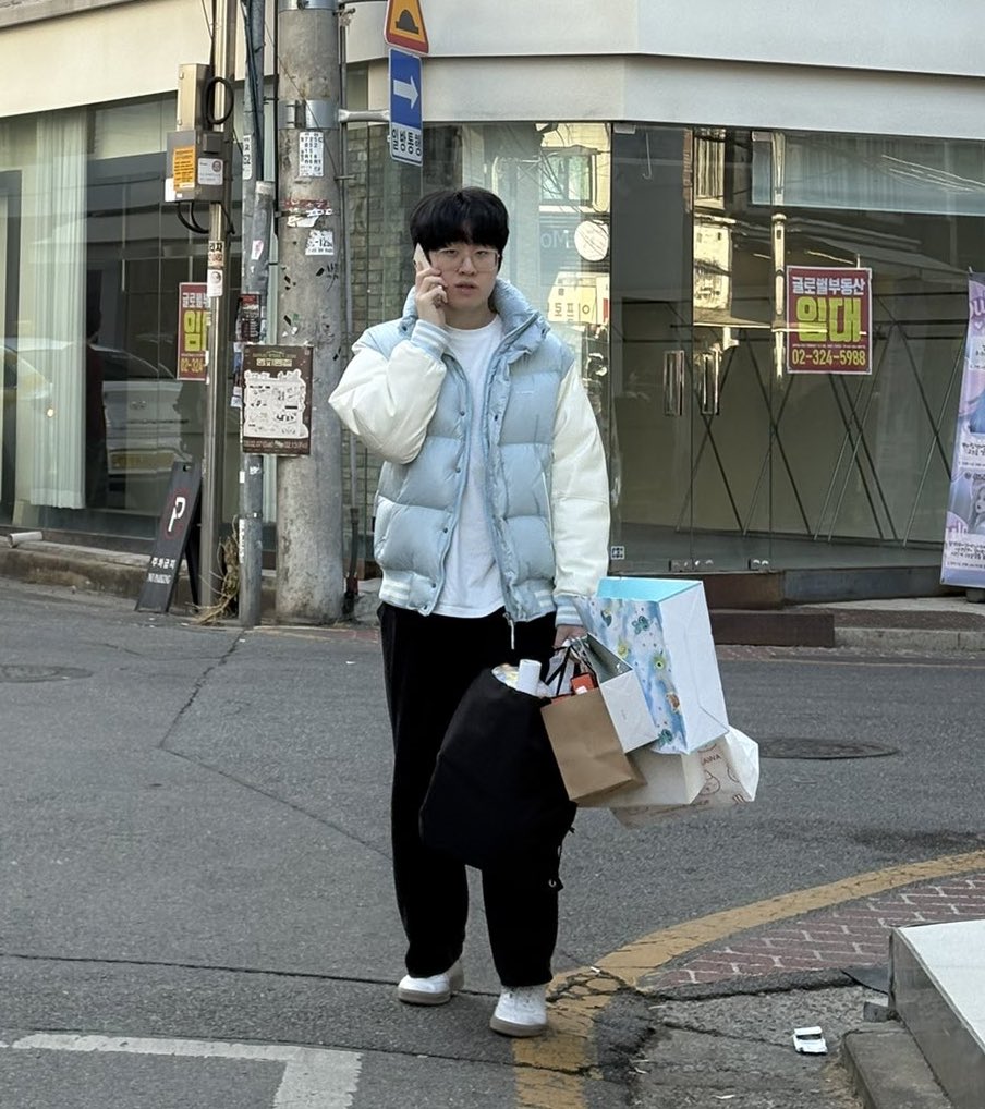 jaeewonnie's tweet photo. “mom i am done can you come pick me up?” https://t.co/1iN61CghjG