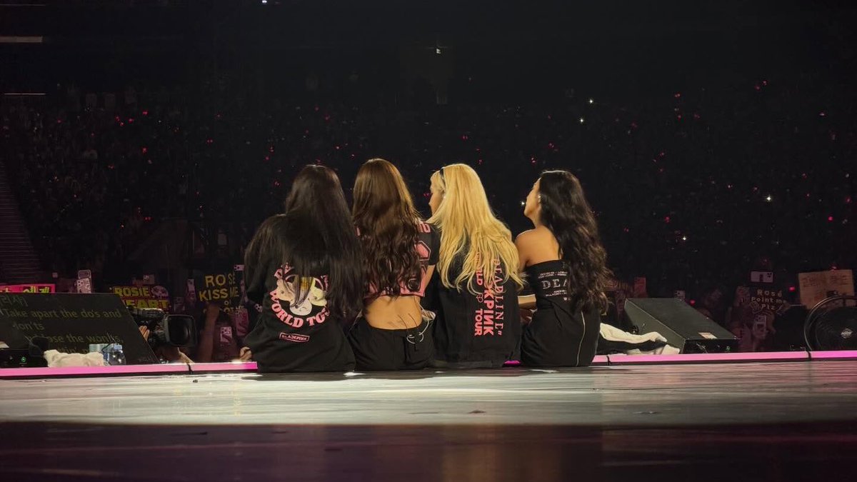 blckpinkpic's tweet photo. MY GIRLS😭🖤🩷 https://t.co/0nWqvScP7I