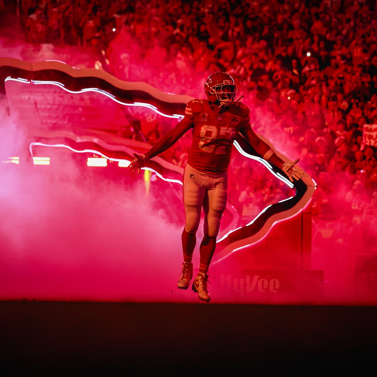 BBQChiefs's tweet photo. Nobody has ever done it like Travis Kelce https://t.co/0BvoyRb5zz