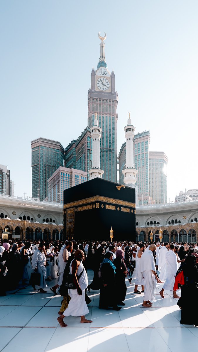 ربنا آتنا في الدنيا حسنة وفي الآخرة حسنة وقنا عذاب النار

[Rabbanā ātinā fīd-dunyā ḥasanatan wa-fīl-ākhirati ḥasanatan wa-qinā ʿadhāban-nār]

Our Lord, grant us good in this world, and good in the Hereafter, and protect us from the torment of the Fire