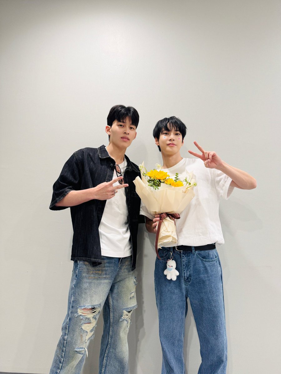 _SnowballLee's tweet photo. ปอนด์กับพี่โดยองเกิดวันเดียวกันเลย happy birthday ทั้งคู่เลยนะคับ ตัวพ่อ 1feb boy มาก
#Happy25thPondDay 
#2월의_맨처음첫장_도영이의_날 
#Doyoung30ToEternity
#ppnaravit https://t.co/TgmdGeJQJE