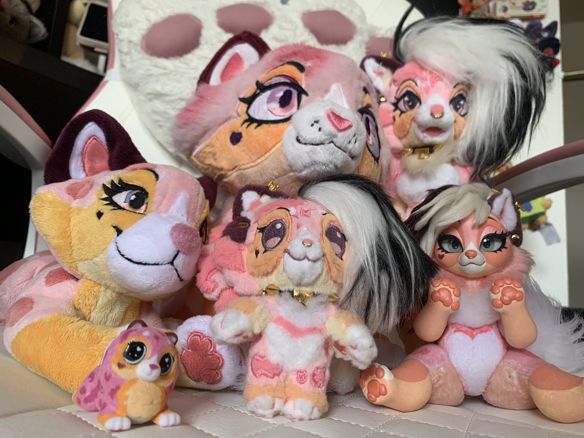 bratbIush's tweet photo. I LOVE MY FURSONA!!!!!!!! https://t.co/j94OGko88Q