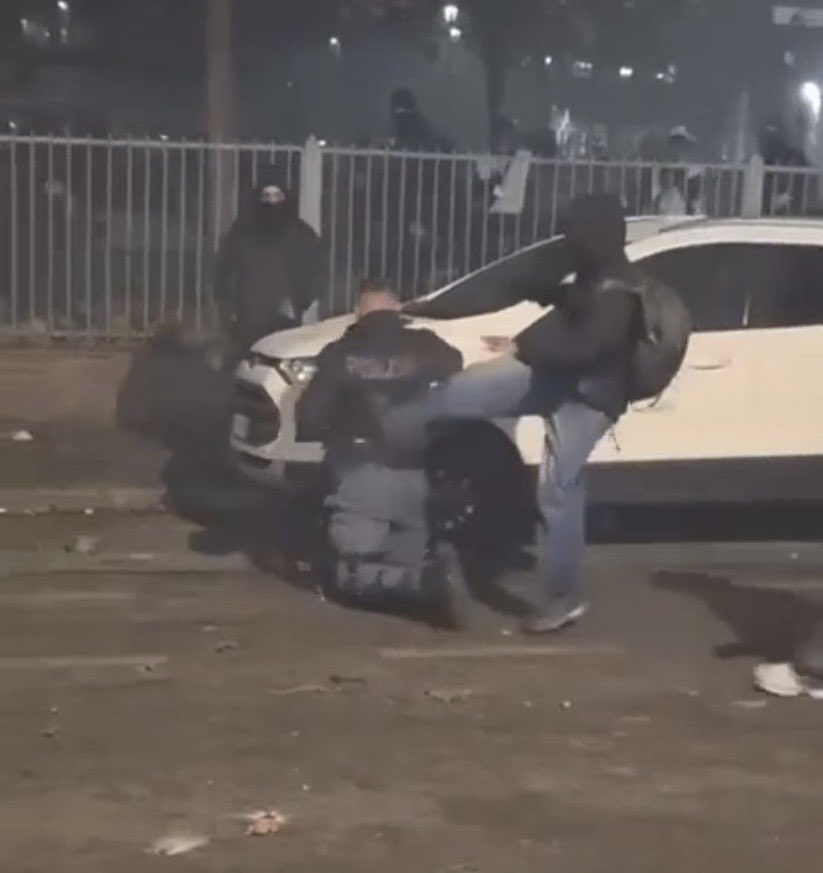 DepasqualeSippe's tweet photo. Quando un poliziotto viene aggredito spesso non fa notizia: “è pagato per questo”. No: la violenza non è una clausola del contratto. Politica e Magistratura restituiscano dignità e tutele. Difendere chi ci difende è giustizia, non impunità. #StatoDiDiritto https://t.co/RpCyJNHRmV