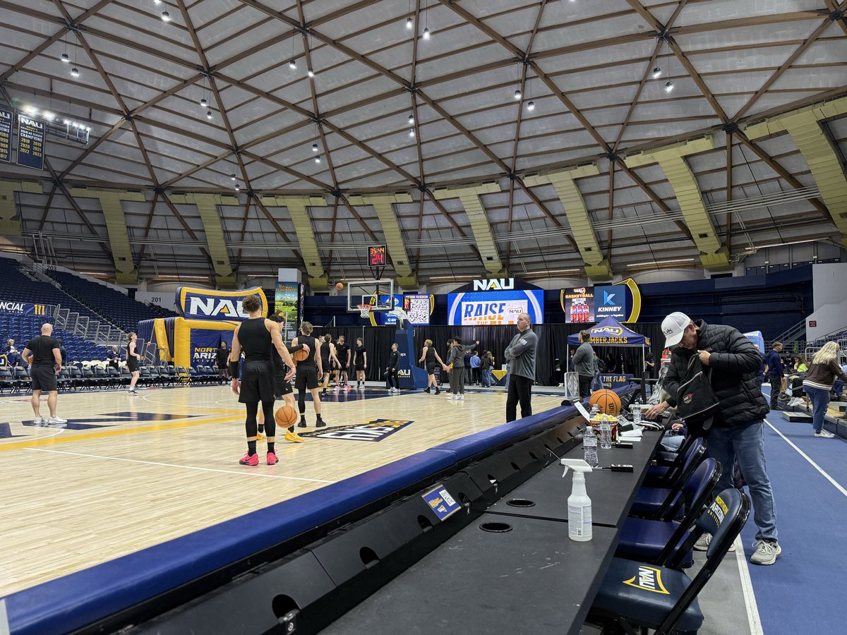 dp_geg's tweet photo. This is my Saturday Night as @VandalHoops are in Flagstaff to face Northern Arizona for the first time this year.  The Lumberjacks are the last team in the #BigSky to play there games in a dome. https://t.co/6UWC6ttyGA