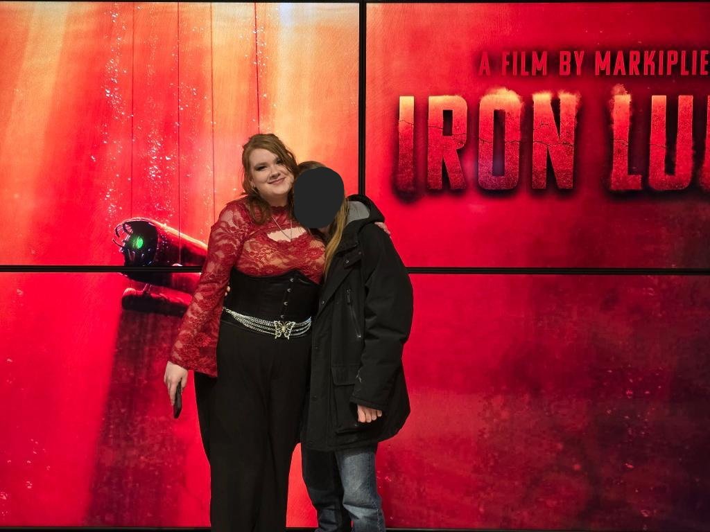 AAAtombomb's tweet photo. Rare Atombomb post to share pictures from seeing iron lung! I don't get to dress up often so I was excited :3 (amazing movie btw 10/10 would watch again) https://t.co/bfe0zGyVOi
