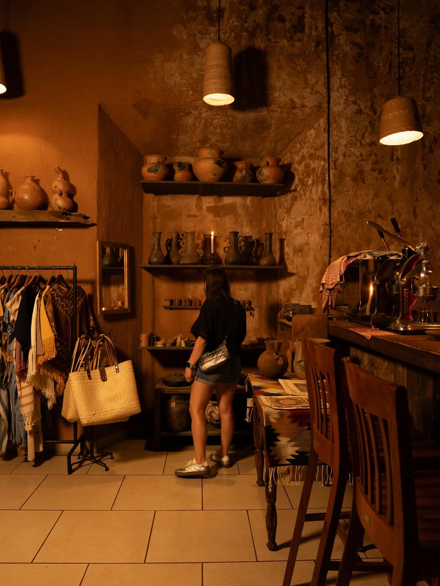 Cada espacio es único para disfrutar de una noche inolvidable...🕯️🌮🌘
Las Calaquitas Restaurante Mezcalería
#restaurantemezcaleria #calaquitas #Tepoztlan