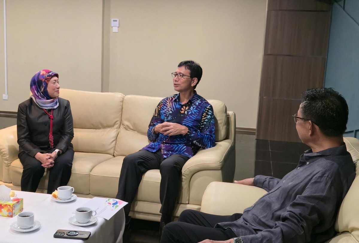 JPNAmbMalaysia's tweet image. Just attended the incredible Band Lab-hosted #ACGConcert  in #Kuching! 

Grateful to experience live Japanese anime songs here in #Sarawak 🎶🇯🇵🇲🇾

What a joy to reunite with the amazing @avantgardey_ — their energy was unreal!!

Music &amp;amp; dance really do bridge our borders ❤️✨