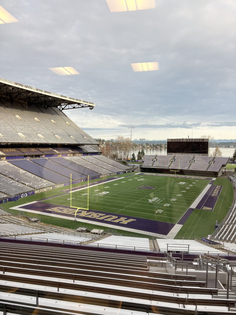Josiah_Molden's tweet photo. Had a great time up in Mount Lake!
Go Dawgs!! ☔️☔️☔️ @CoachJeddFisch https://t.co/AnP3d6UUKK
