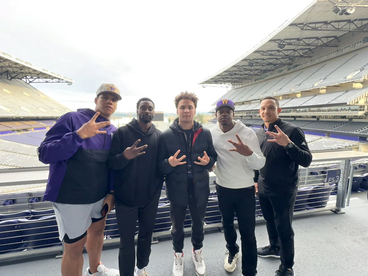 Josiah_Molden's tweet photo. Had a great time up in Mount Lake!
Go Dawgs!! ☔️☔️☔️ @CoachJeddFisch https://t.co/AnP3d6UUKK