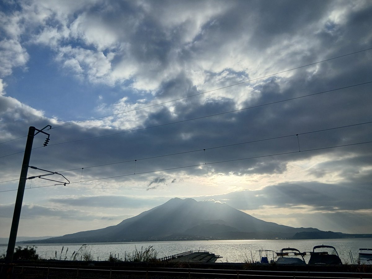 Rabbit73Lapin's tweet photo. #イマソラ
#今日の桜島 
10号線からでーす😊～🚗～🎶 https://t.co/YsDtuoDwqK