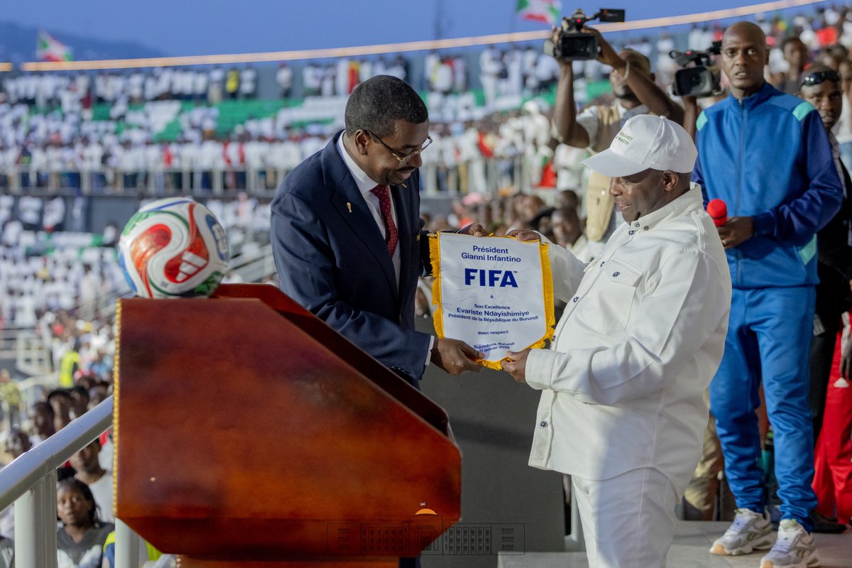 NtareHouse's tweet photo. Dans son discours au Stade Intwari déjà homologué par la FIFA, SE @GeneralNeva a rendu hommage à toute personne ayant contribué à sa construction, avec un accent particulier à Ing. Ndikumagenge Méthode le MOE, à qui il a décerné un certificat de reconnaissance et 10 M BIF. https://t.co/82jQIS9gzD